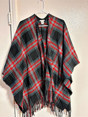 Kate & Sam Women's Plaid Fringe Cape Black & Red